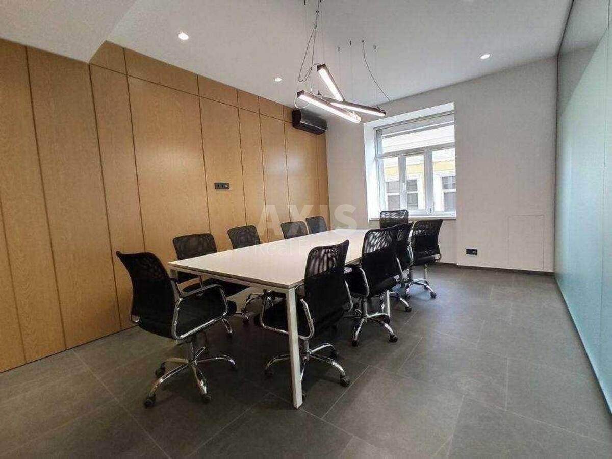 Office vul. Kutuzova 3, 250m27