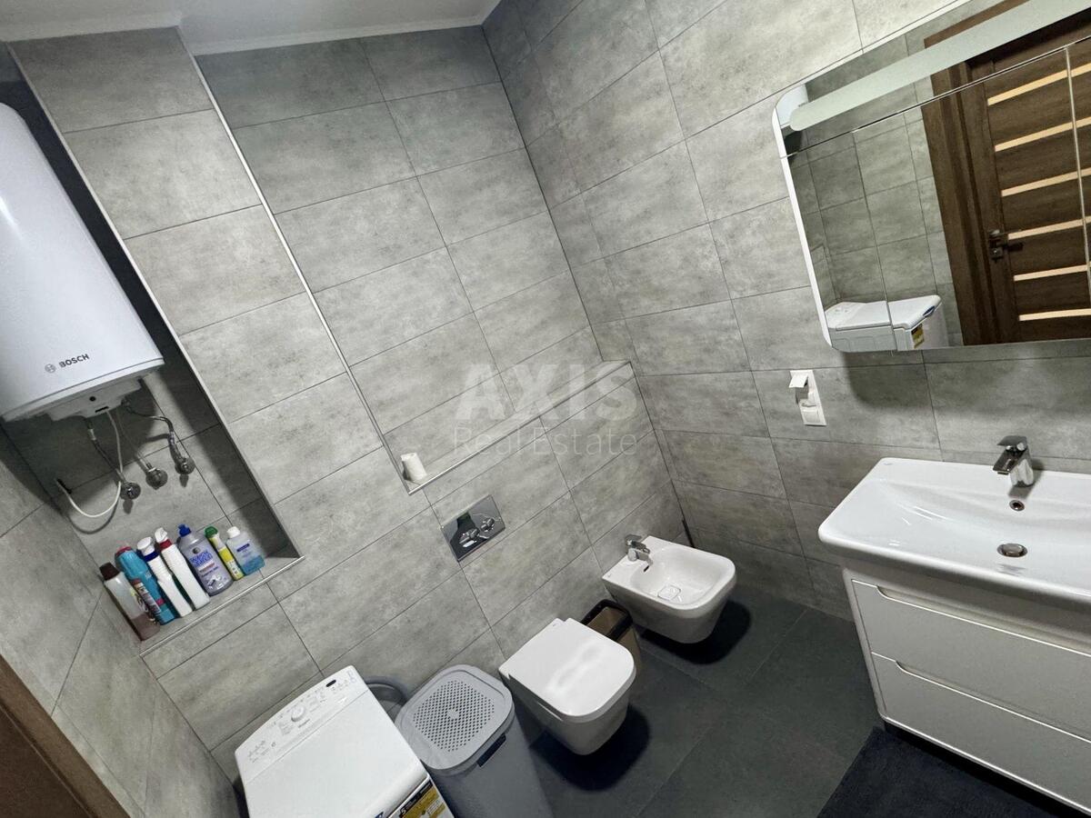 1k apartment vul. Dragomyrova Myhajla 4Б4