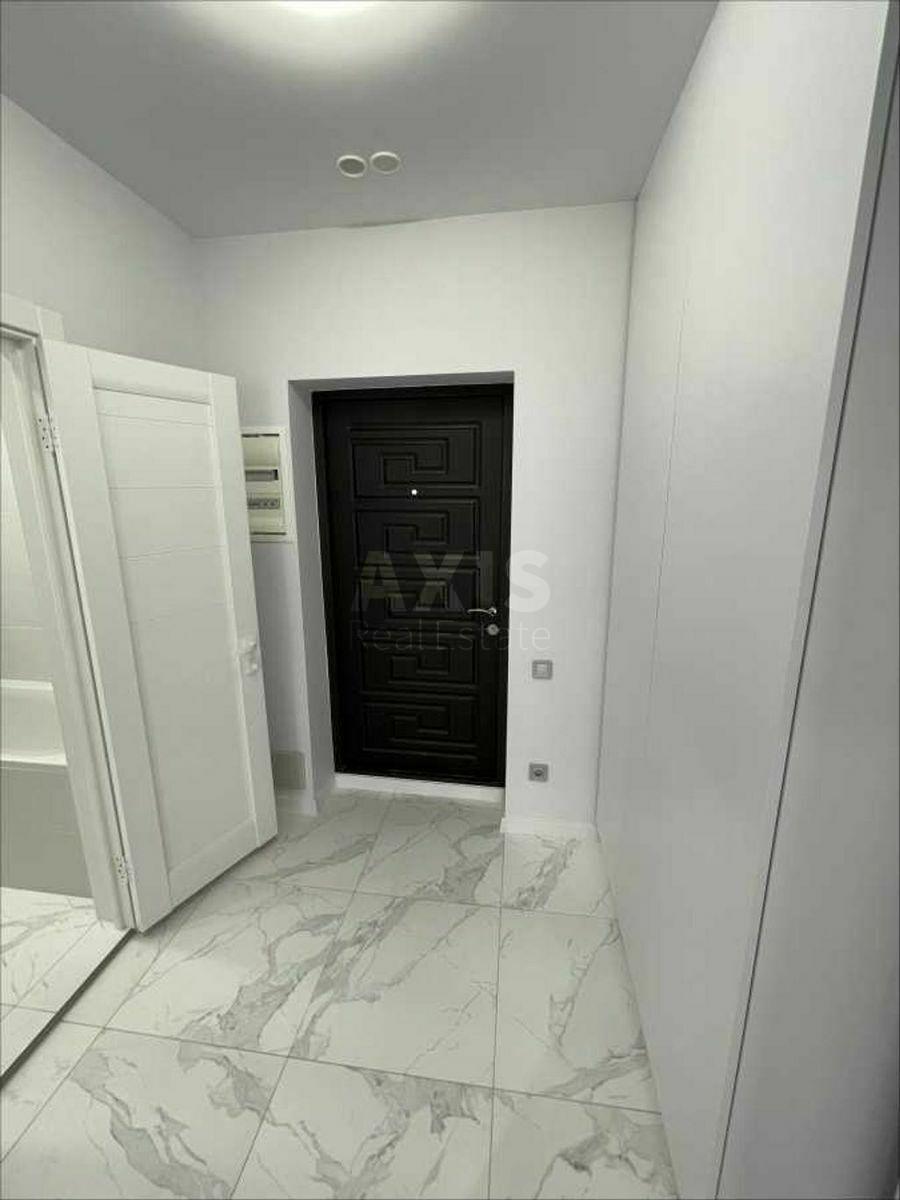 1k apartment vul. Berezhans'ka 152