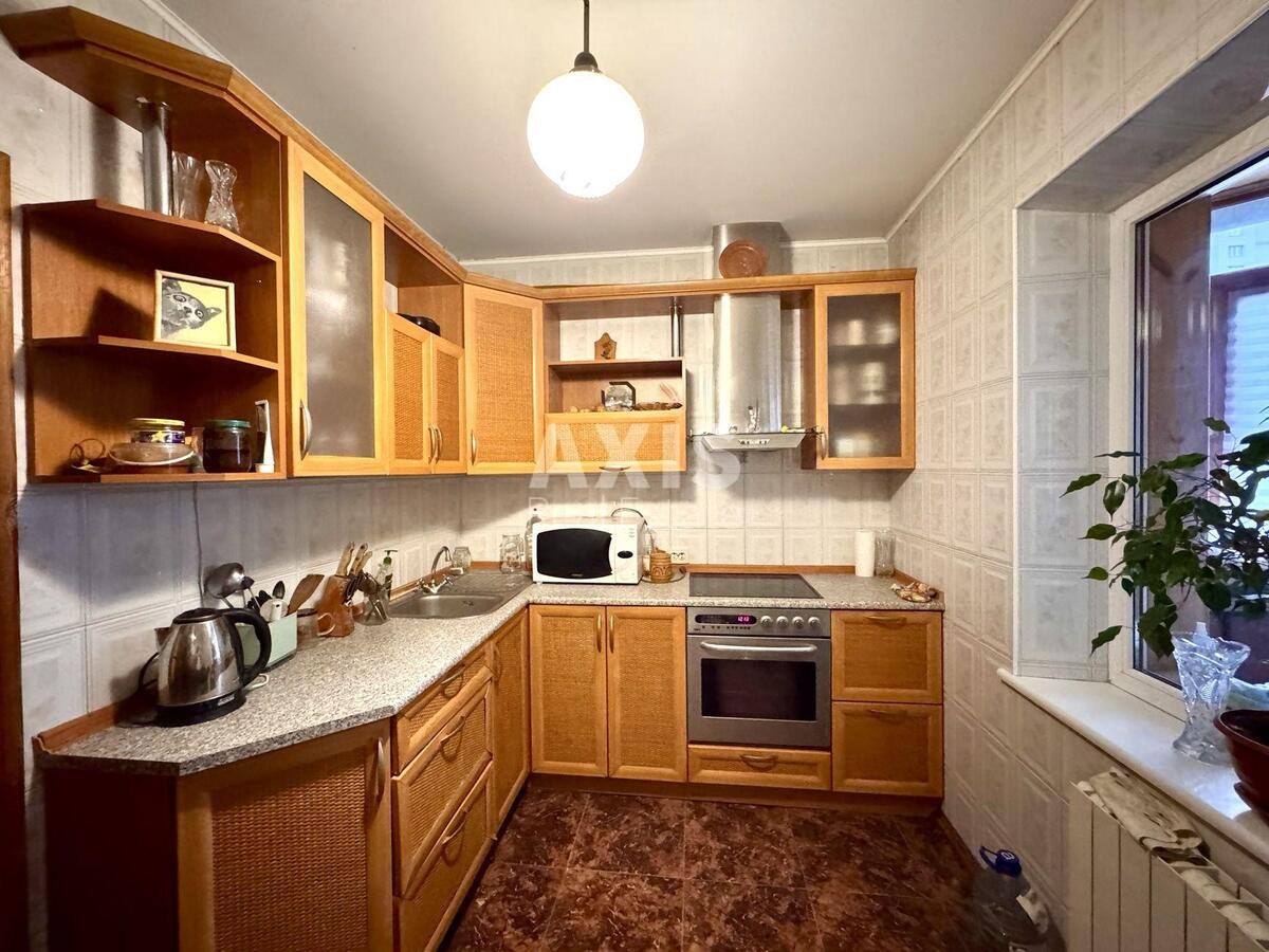 2k apartment vul. Oleny Pchilky 3А