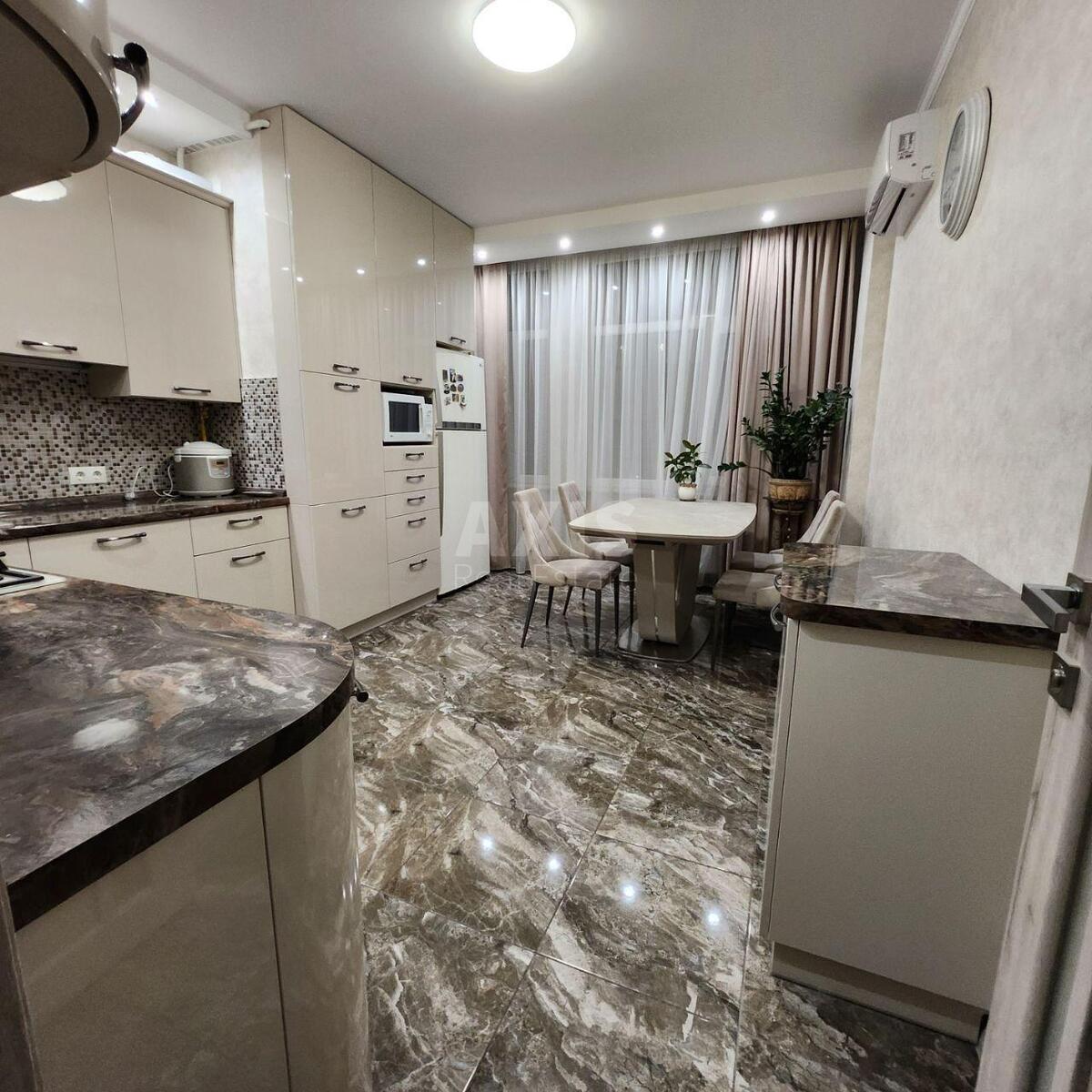 2k apartment vul. Myhajla Maksymovycha 32