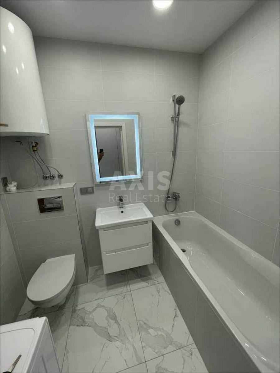 1k apartment vul. Berezhans'ka 153