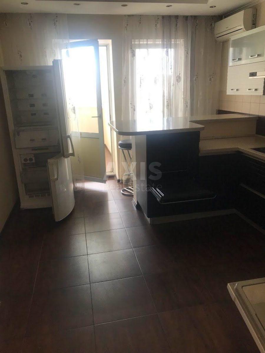 2k apartment vul. Sribnokil's'ka 2А1