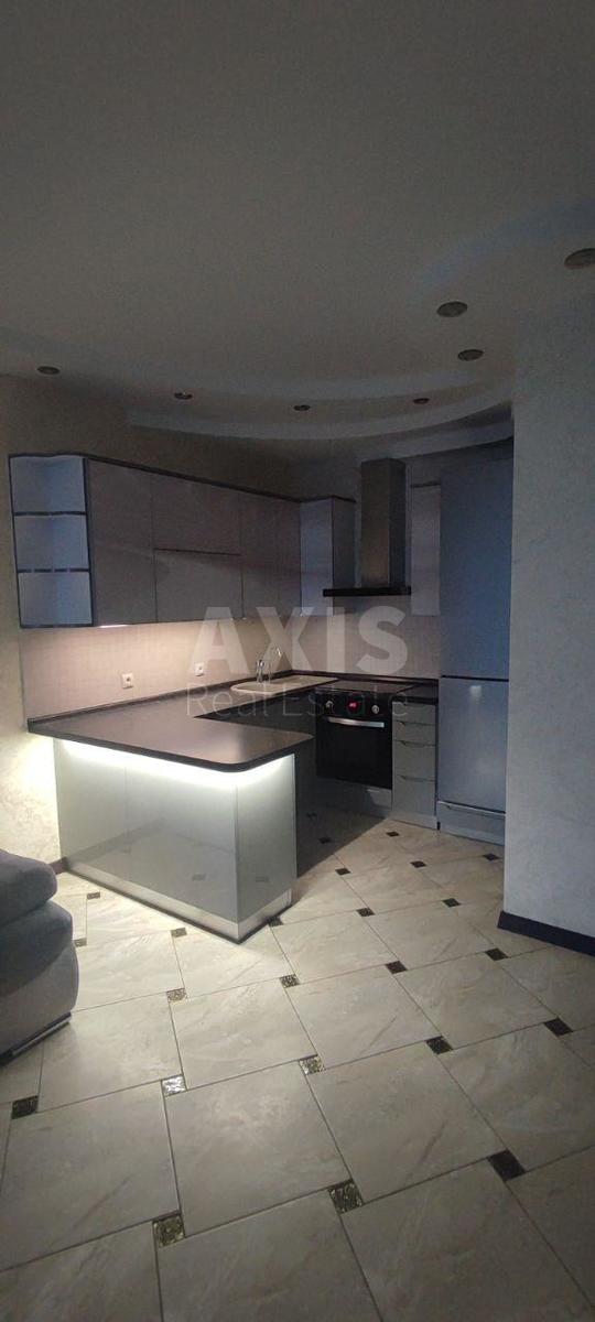 1k apartment nab. Dniprovs'ka 181