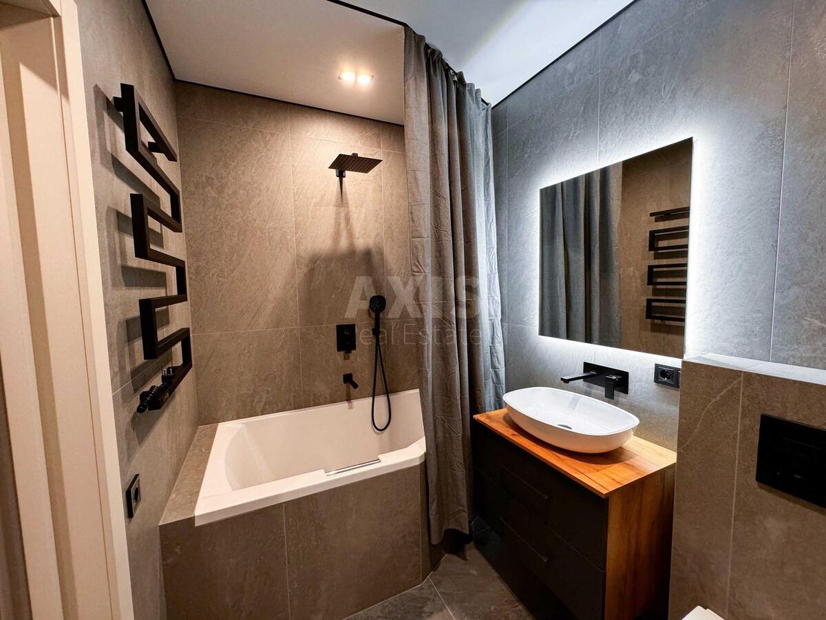 3к квартира ул. Александра Олеся 196268214