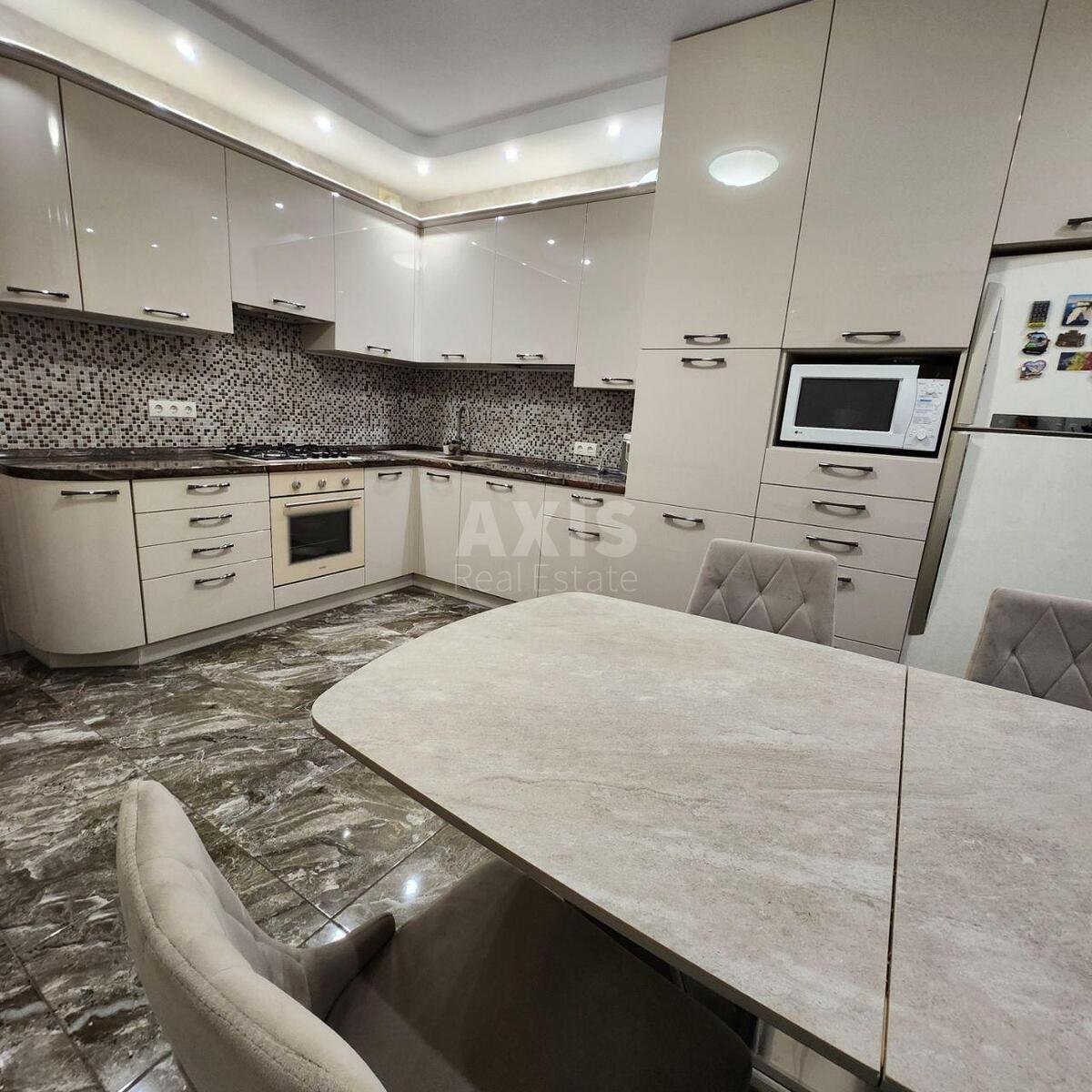 2к квартира ул. Практичная 1584770