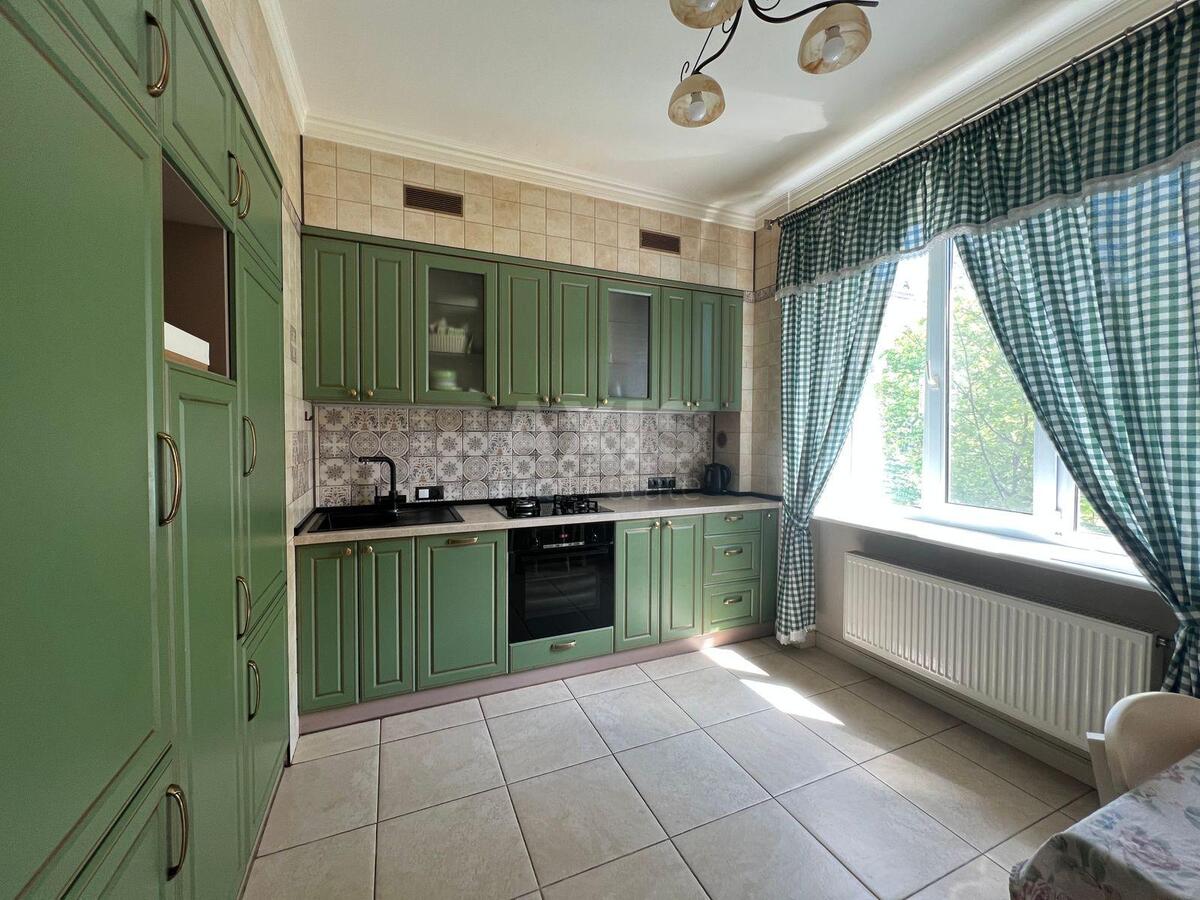 2к квартира ул. Предславинская 25
