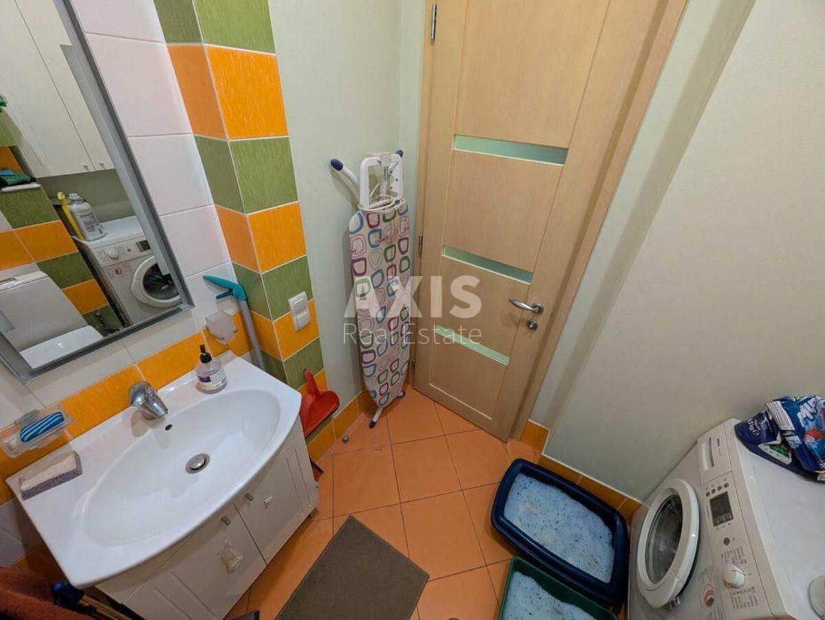 2k apartment vul. Dmytrivs'ka 697