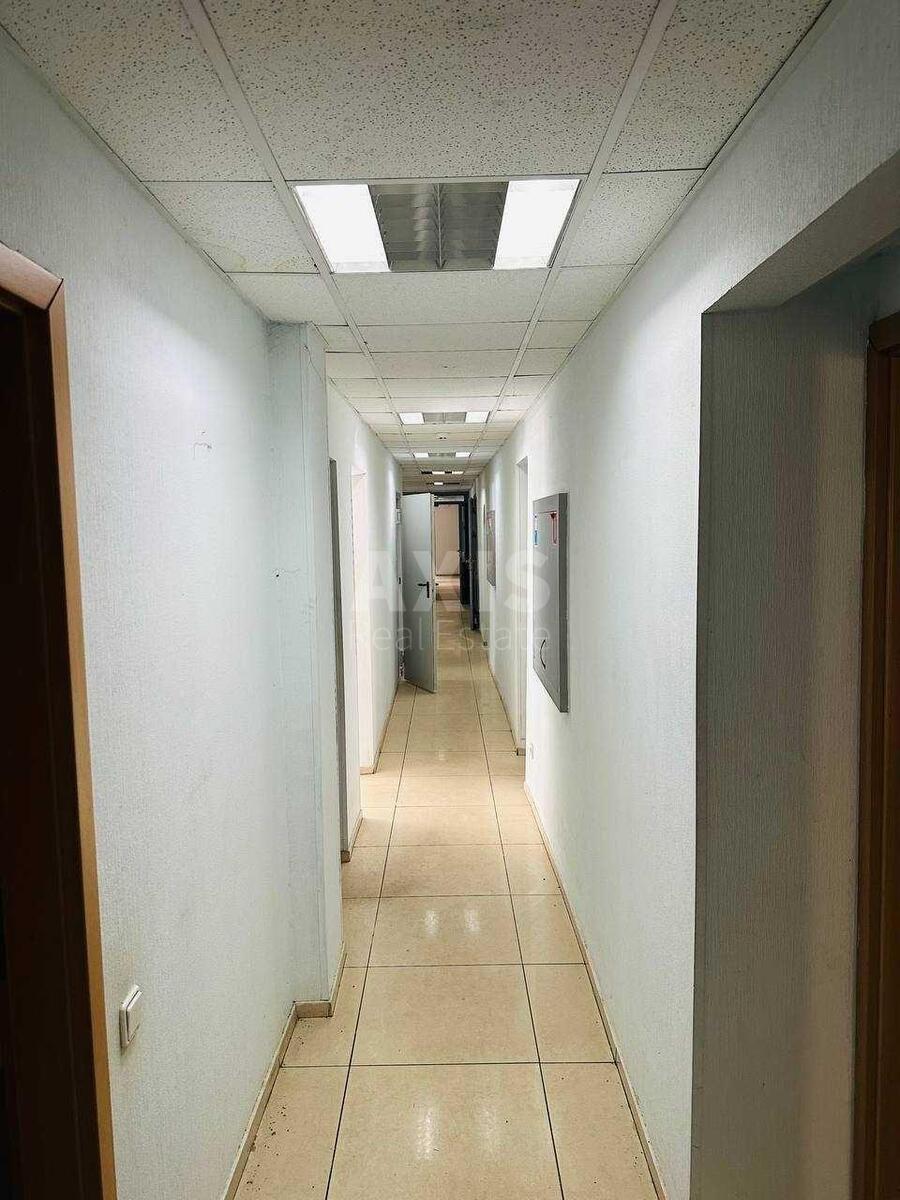 Trade object vul. Kurenivs'ka 15А, 725m25