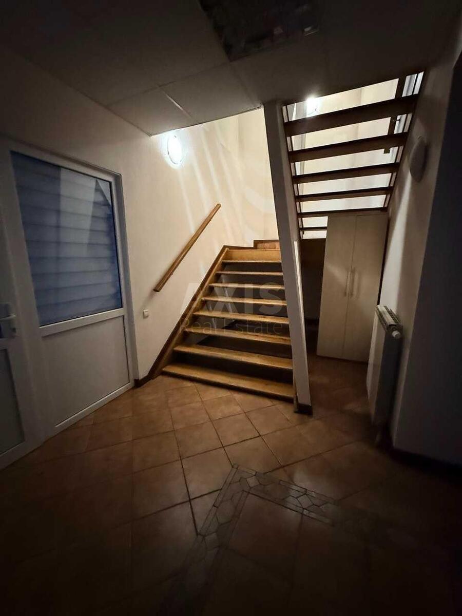 Office vul. Nyzhn'ojurkivs'ka 37, 254m26305114