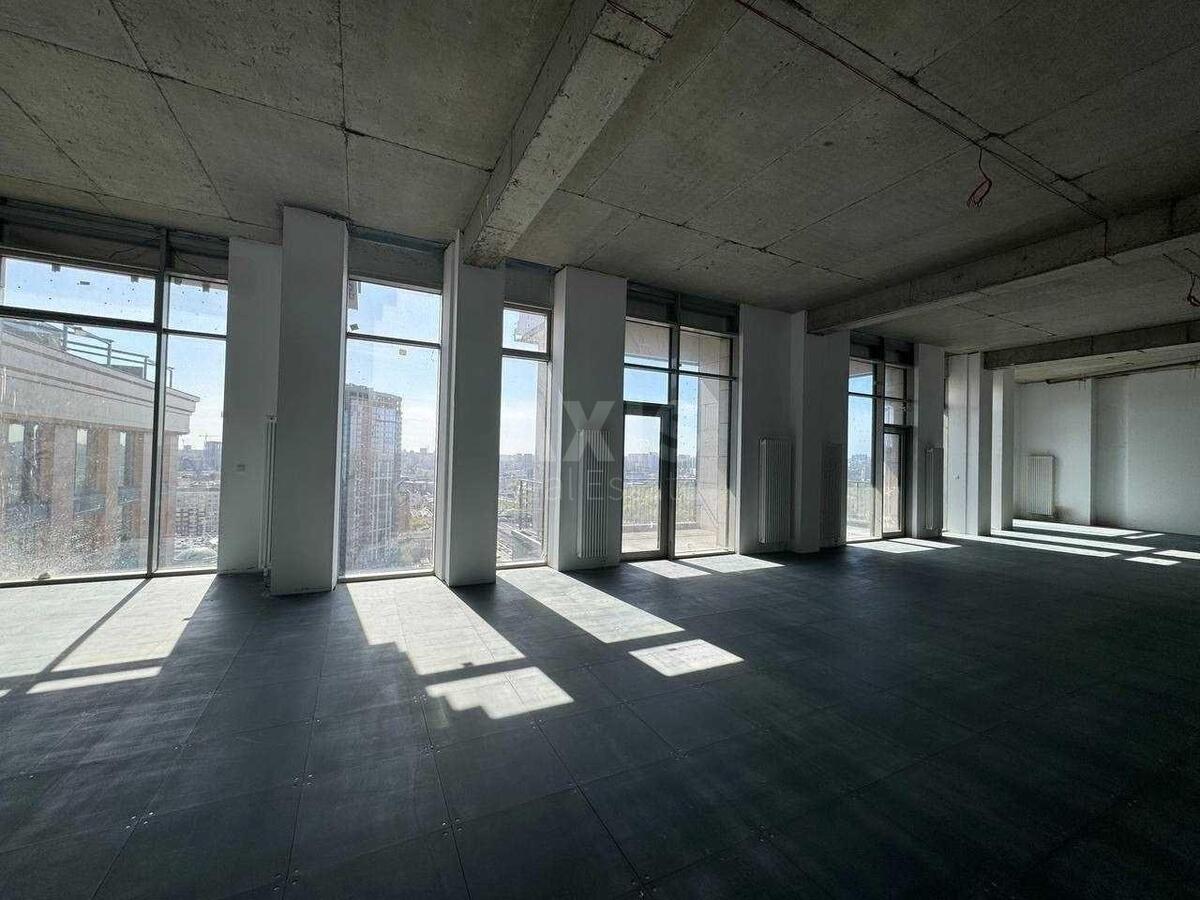 Office vul. Antonovycha 118, 412m26