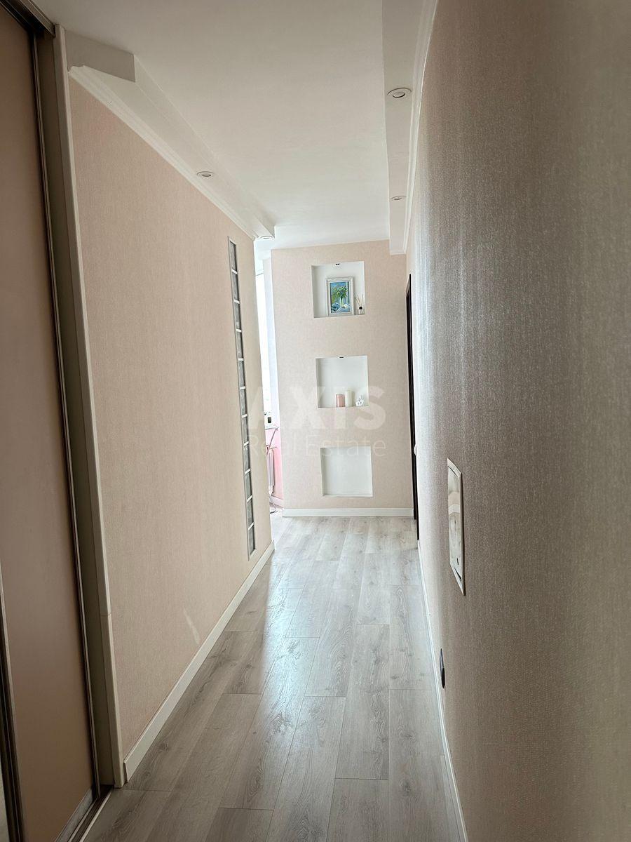 3k apartment vul. Urlivs'ka 11/4414