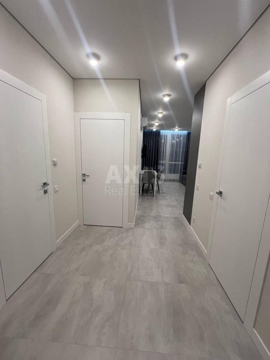 1k apartment nab. Dniprovs'ka 15Є5