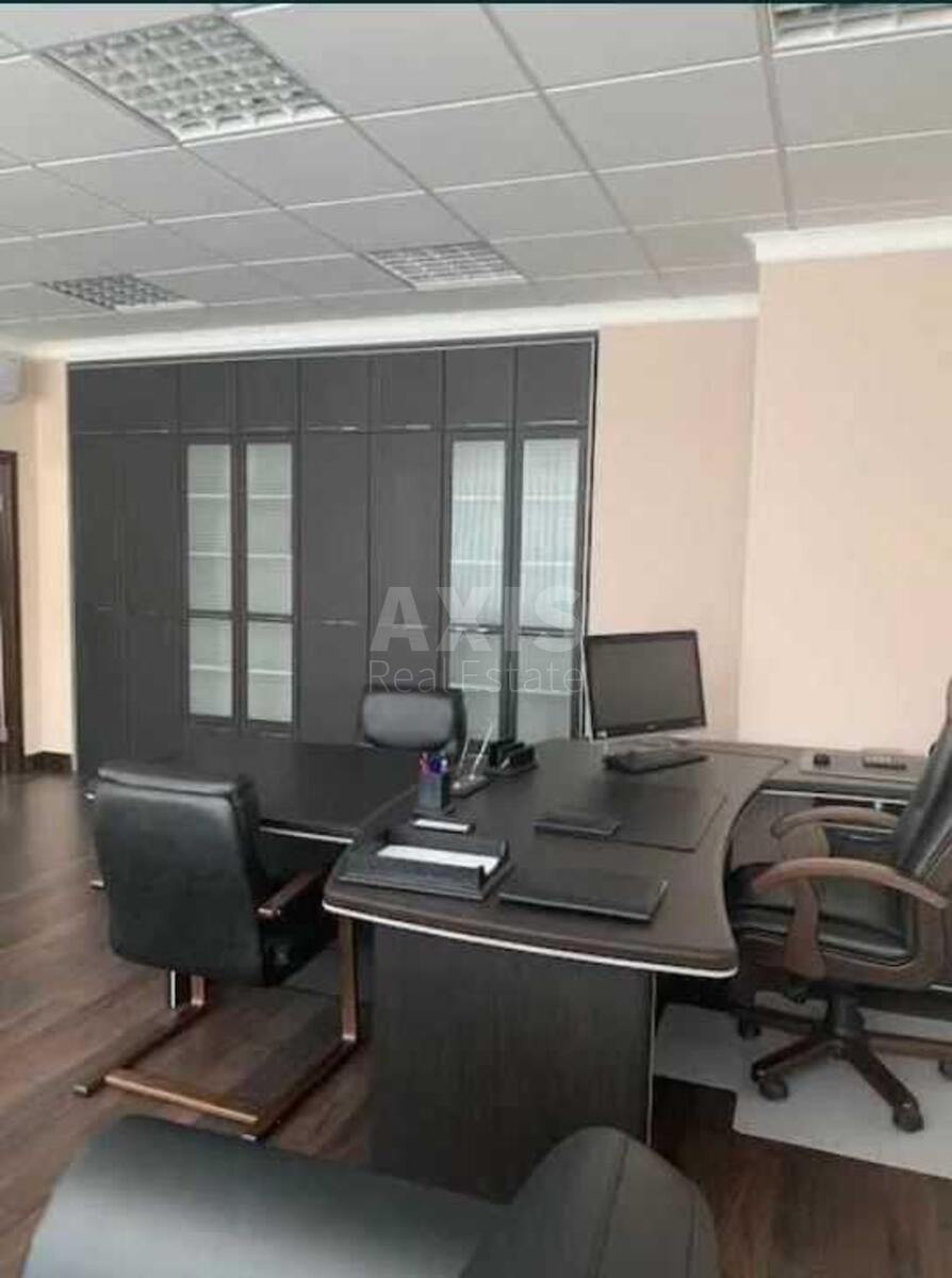 Office bul. Lesi Ukrai'nky 26, 78m24