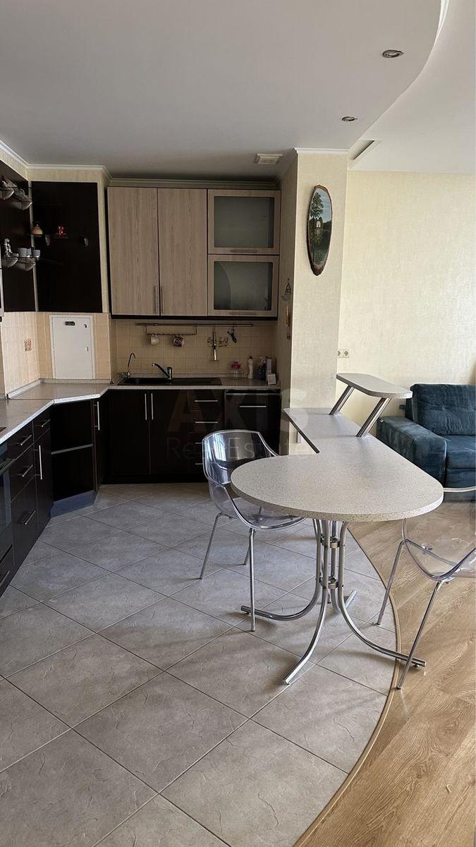 2k apartment nab. Dniprovs'ka 19А1