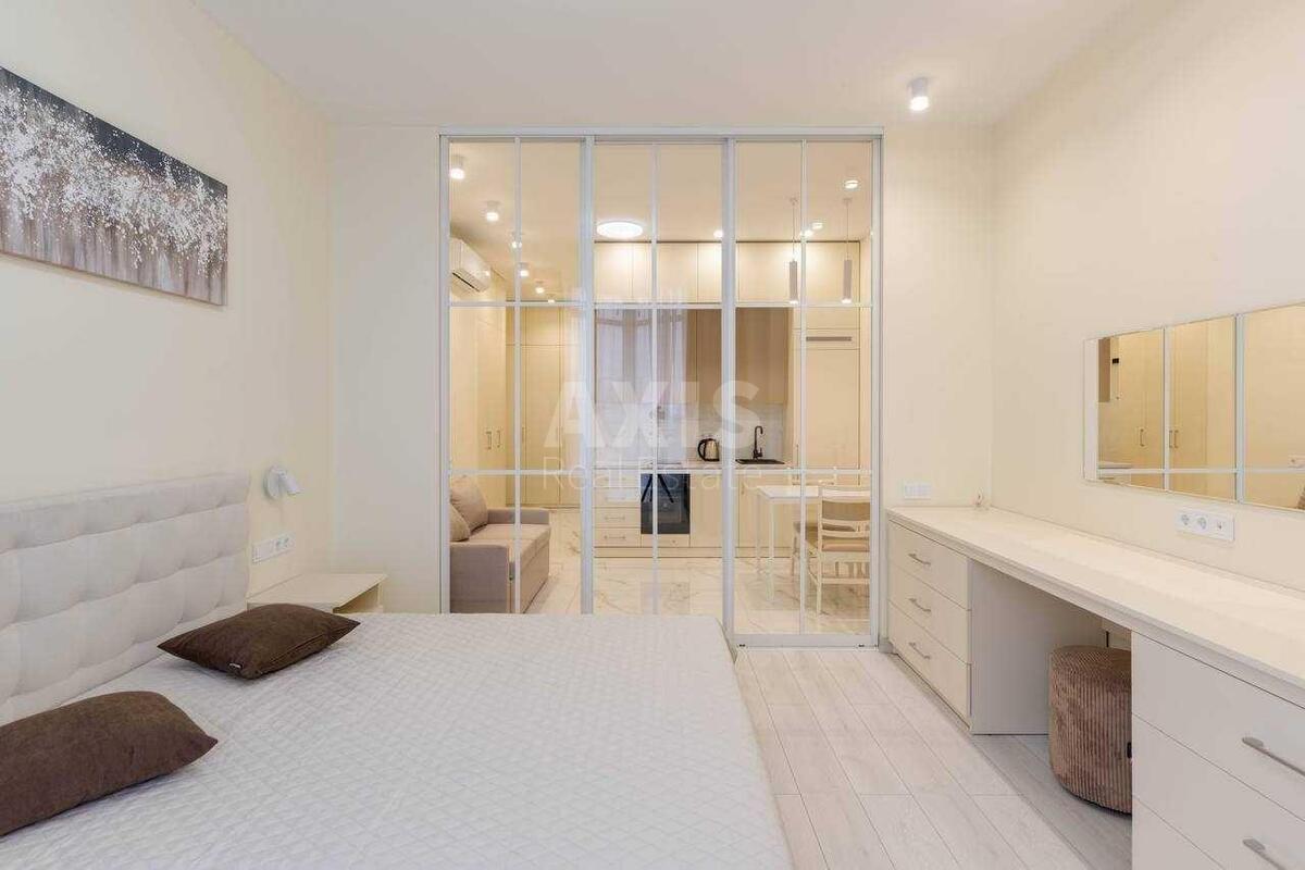 1k apartment vul. Dragomyrova Myhajla 4Б