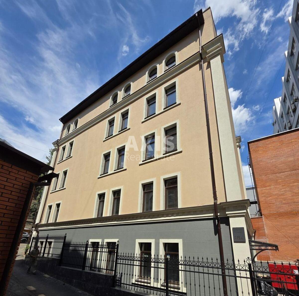 Office uzv. Klovs'kyj 7А, 960m2