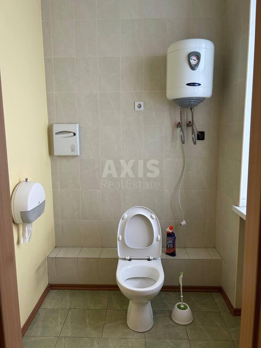 Office vul. Saksagans'kogo 111А, 697m22