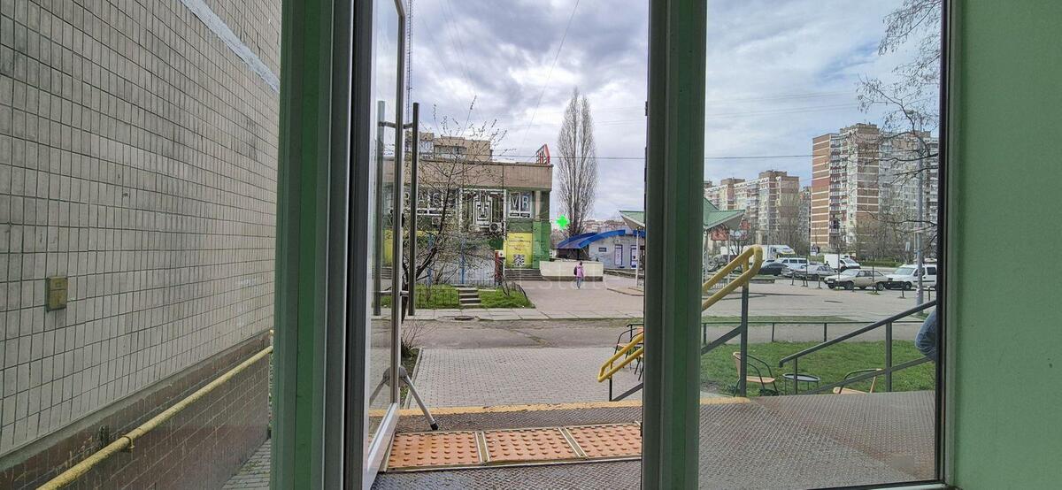 Объект торговли ул. Сержа Лифаря 1, 62м2578714