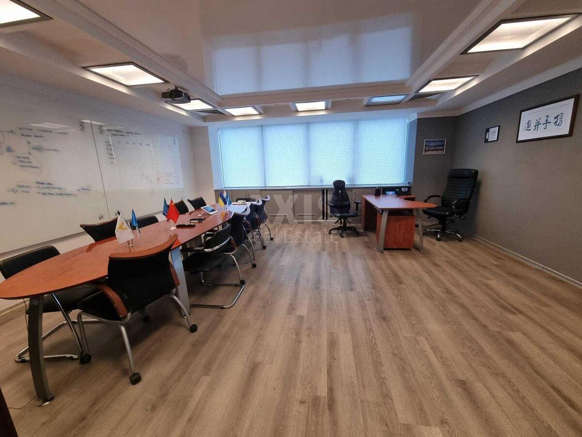Office vul. Degtjarivs'ka 53, 400m24