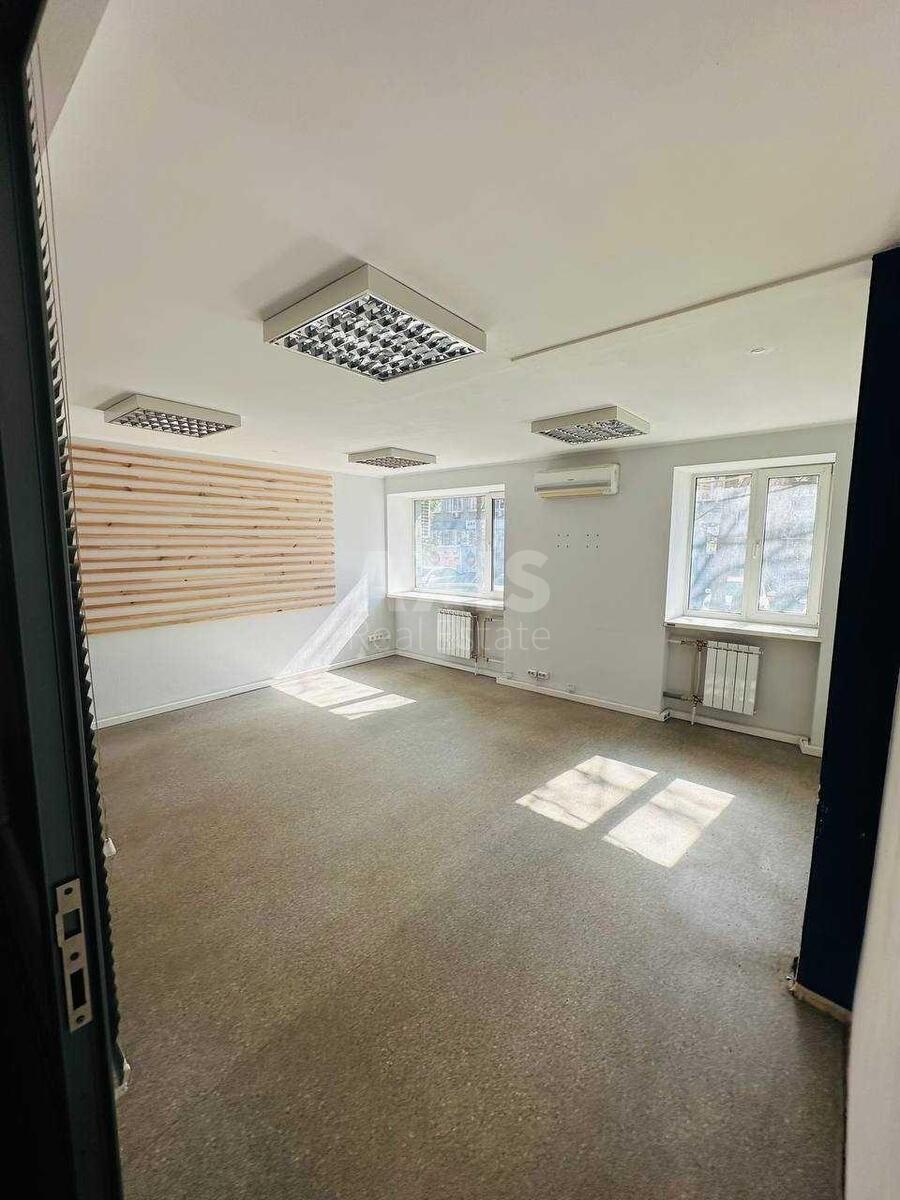 Trade object vul. Kurenivs'ka 15А, 725m22
