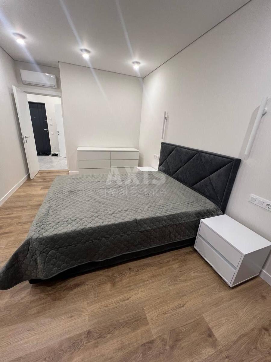 1k apartment nab. Dniprovs'ka 15Є2