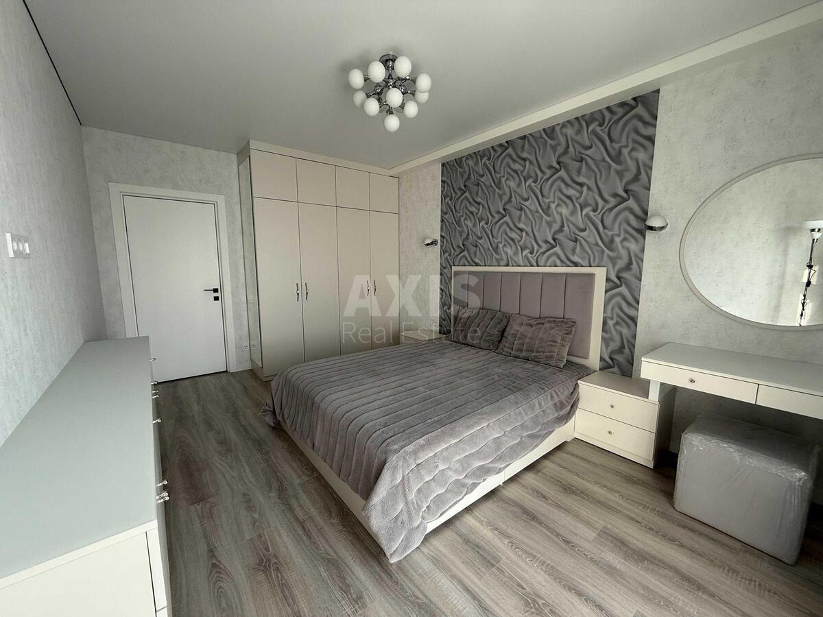 2k apartment vul. Myhajla Maksymovycha 244
