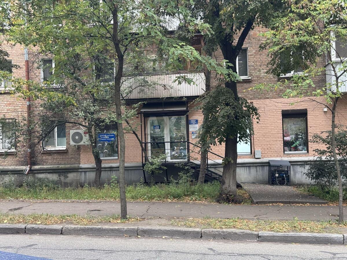 Об'єкт торгівлі вул. Ольжича 10, 42м2608811