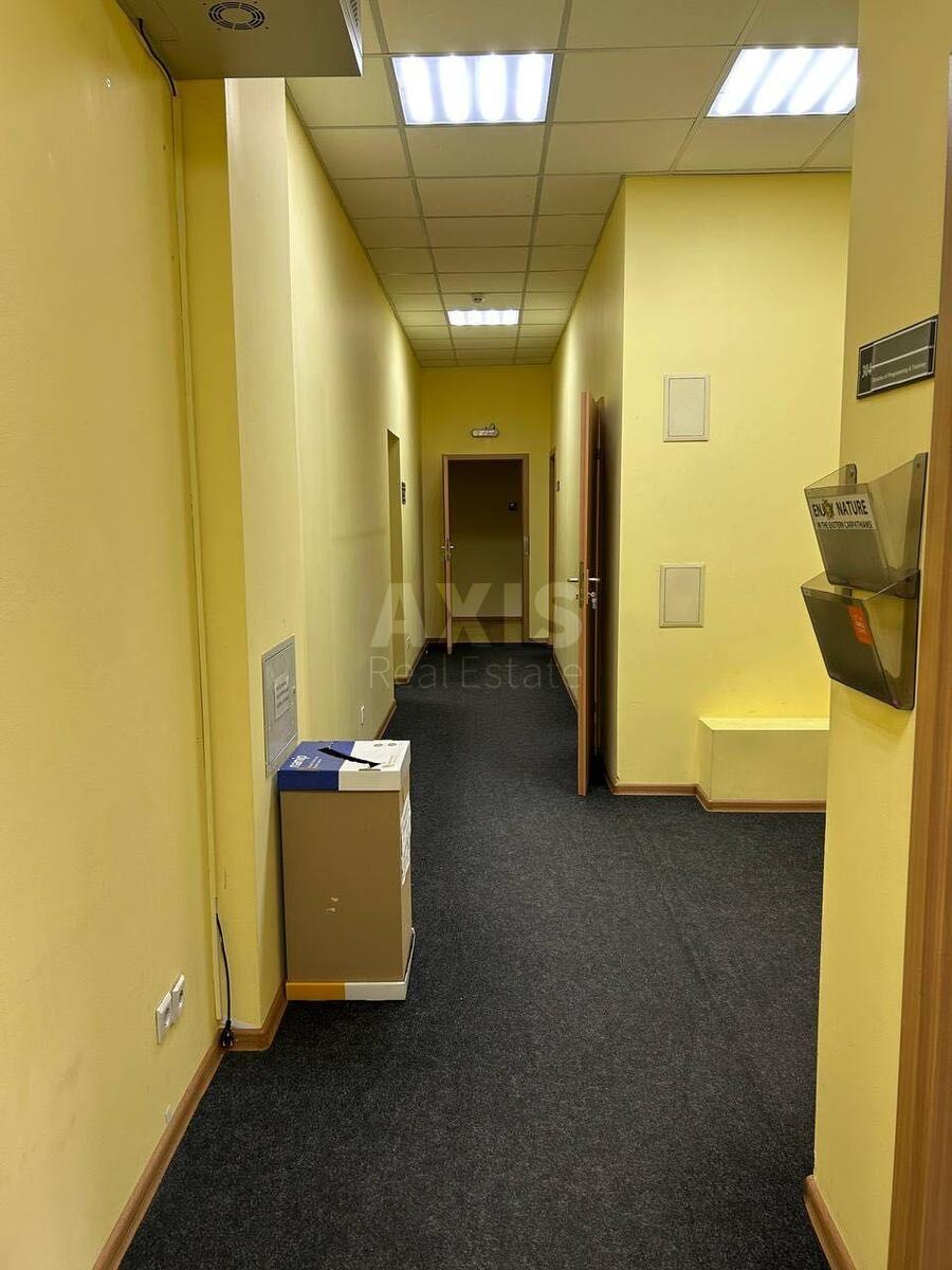 Office vul. Saksagans'kogo 111А, 697m23