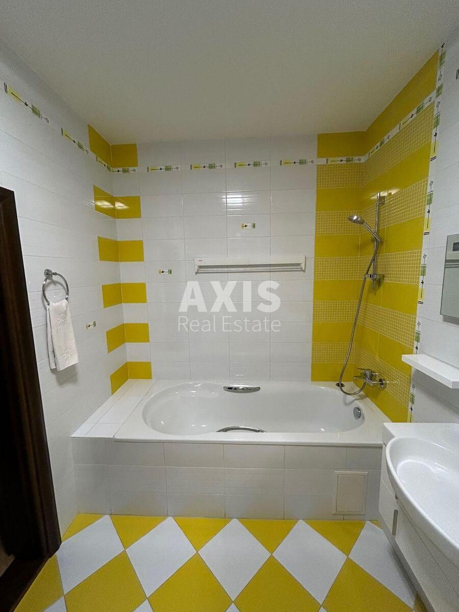 3k apartment vul. Moldavs'ka 212