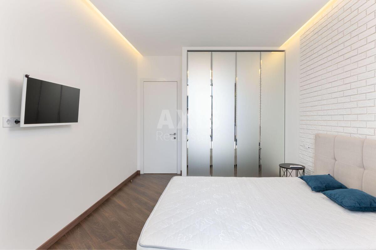 3k apartment vul. Strutyns'kogo Sergija 214