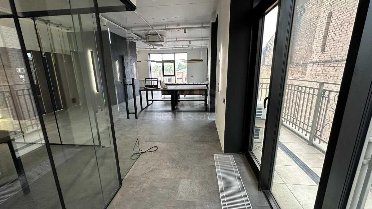 4k apartment vul. Bul'varno-Kudrjavs'ka 215