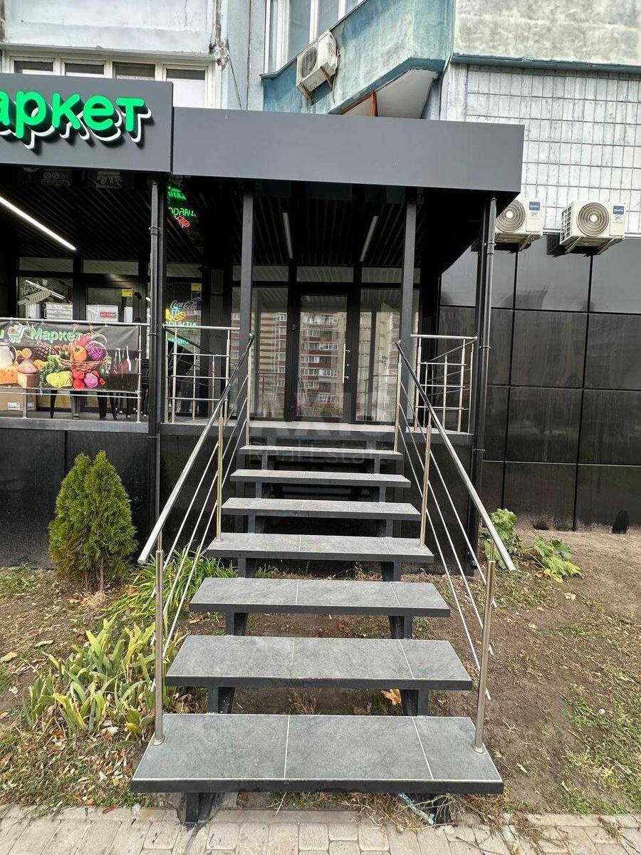 Trade object vul. Dan'kevycha Kostjantyna 8, 124m2587801