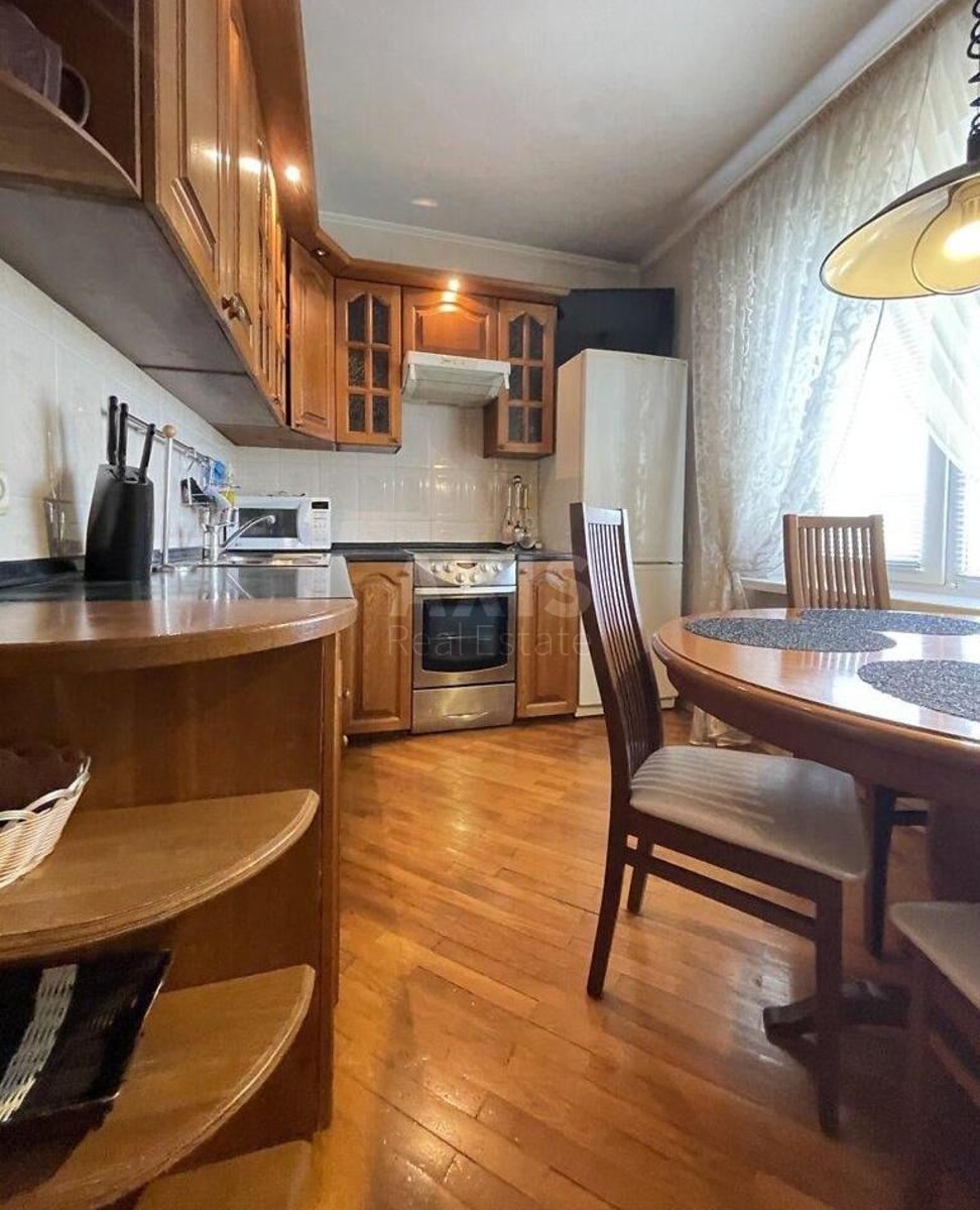 2к квартира ул. Ревуцкого 75