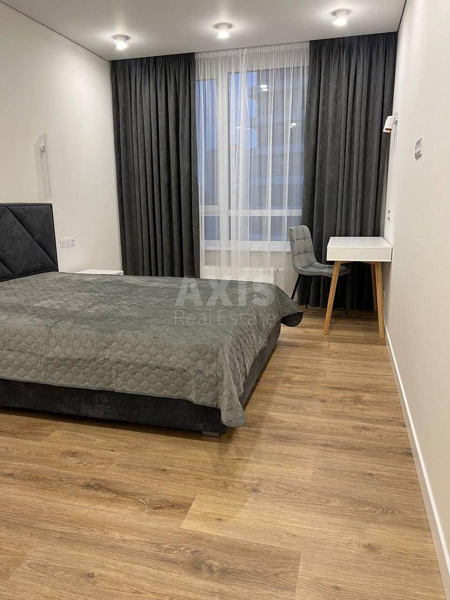 1k apartment nab. Dniprovs'ka 15Є3