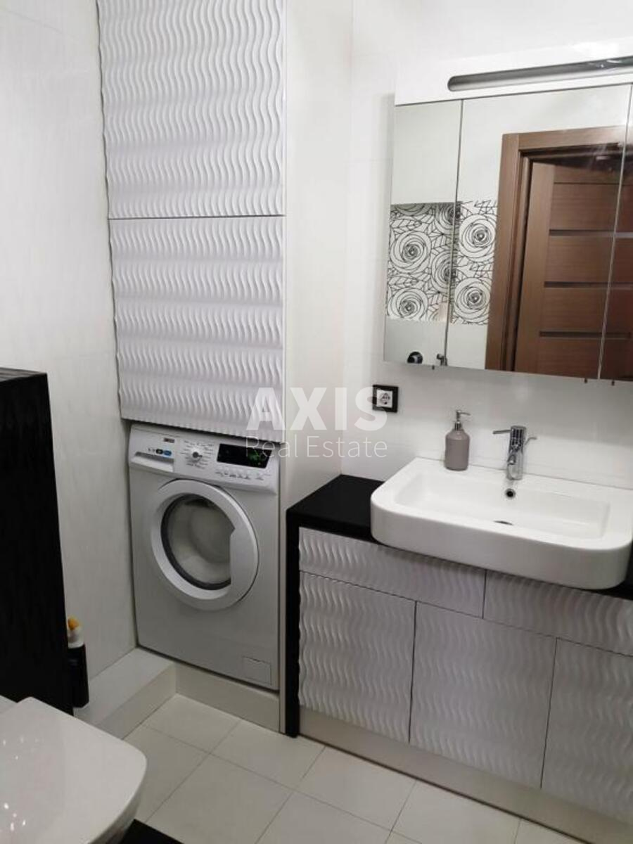 1k apartment vul. Dragomyrova Myhajla 207