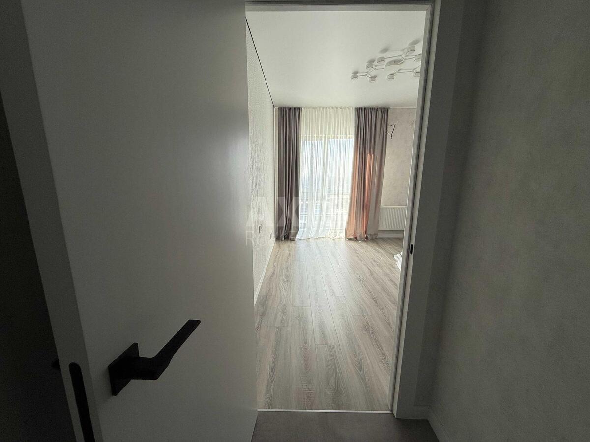 2k apartment vul. Myhajla Maksymovycha 245