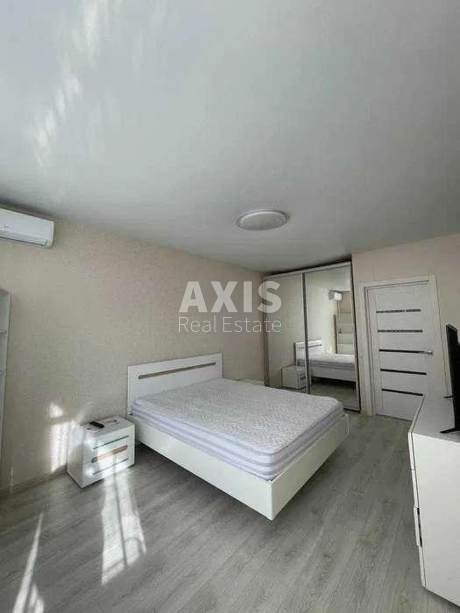 1k apartment vul. Lypkivs'kogo Vasylja Mytropolyta 33А