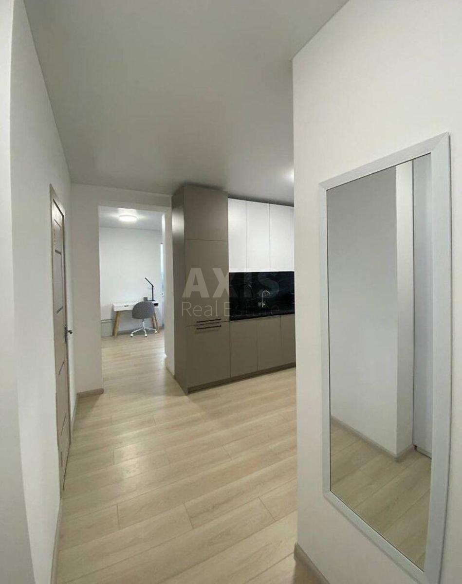 1k apartment pl. Peremogy 131А0