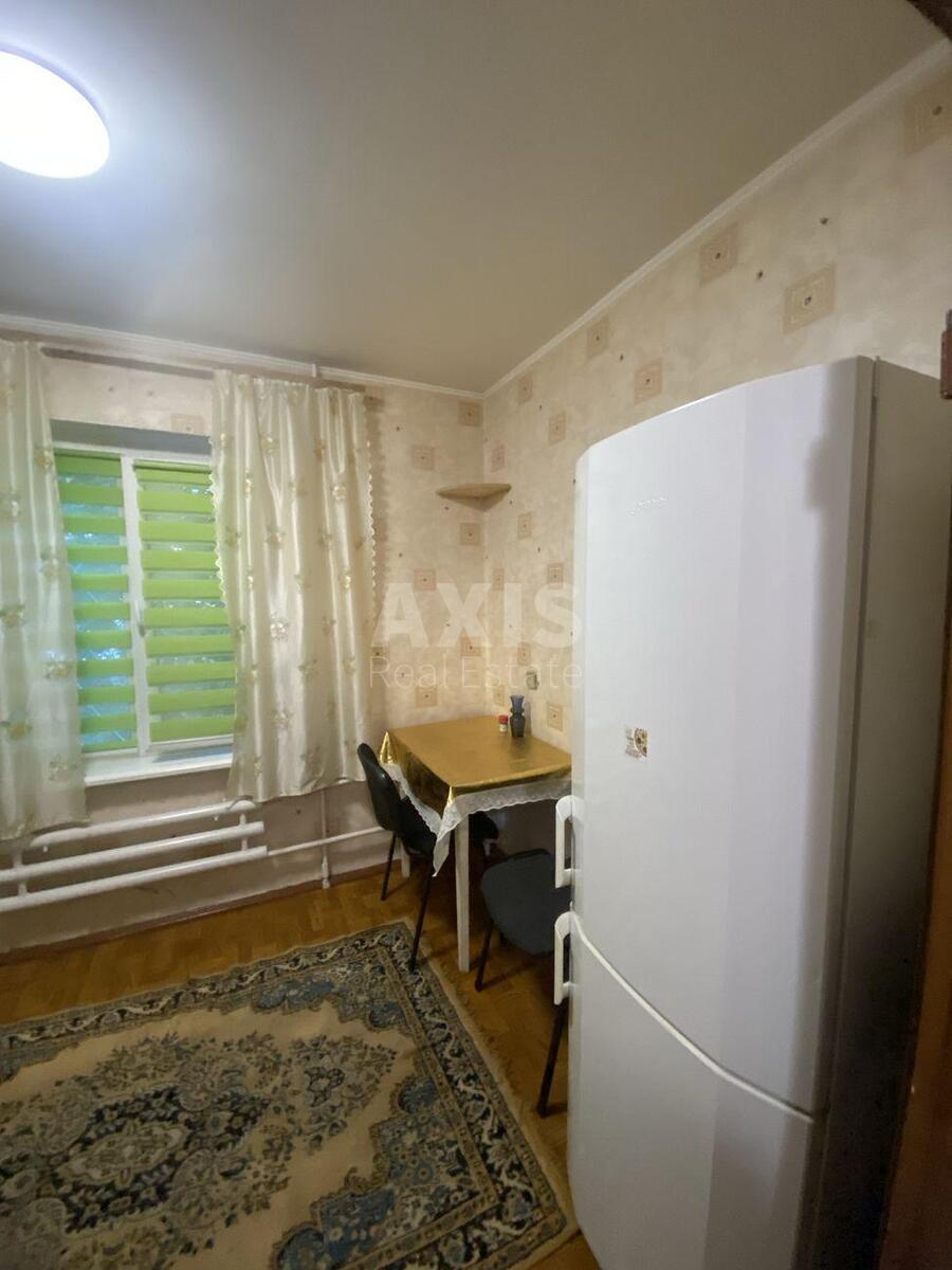 1k apartment vul. Sribnokil's'ka 141