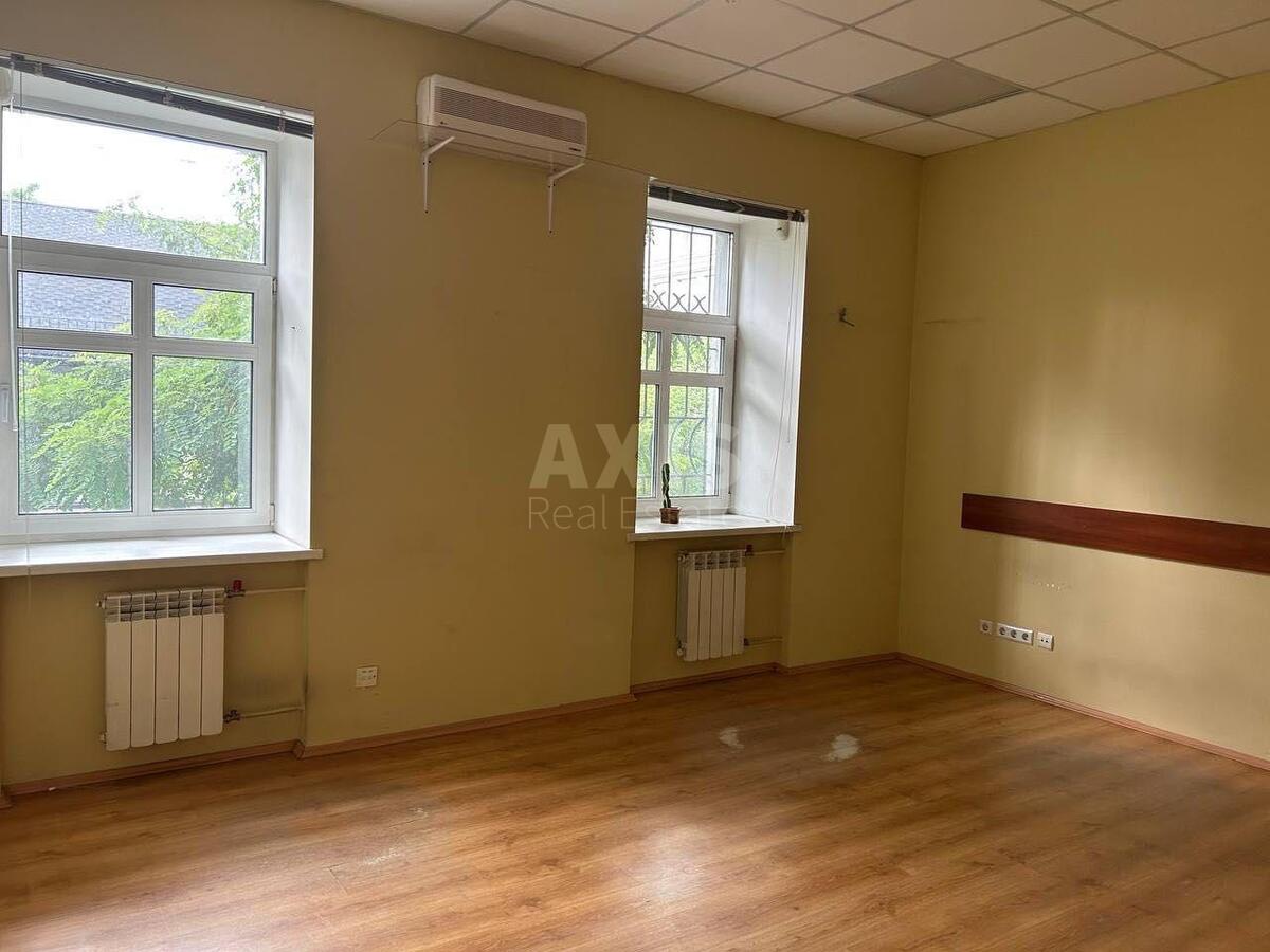 Office vul. Saksagans'kogo 111А, 697m24