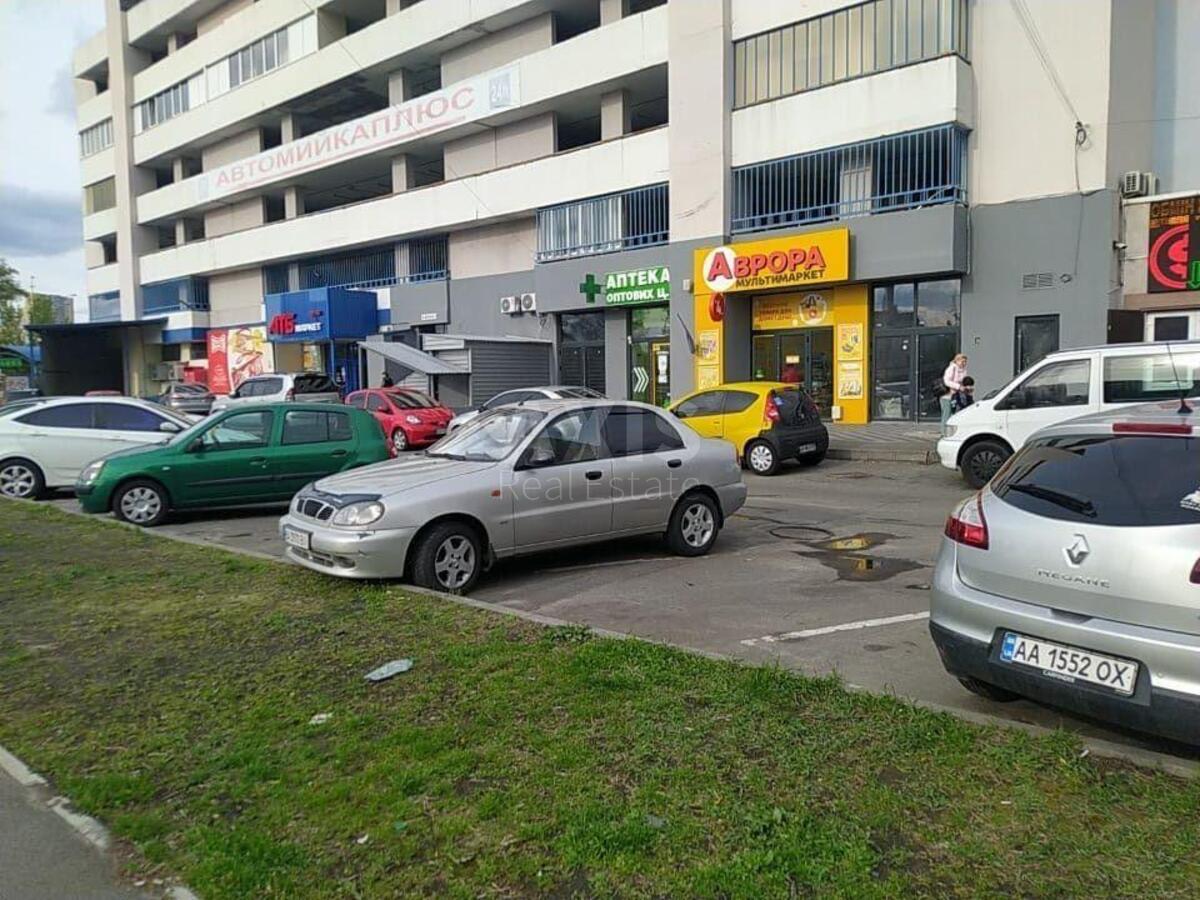 Trade object nab. Dniprovs'ka 15, 70m2