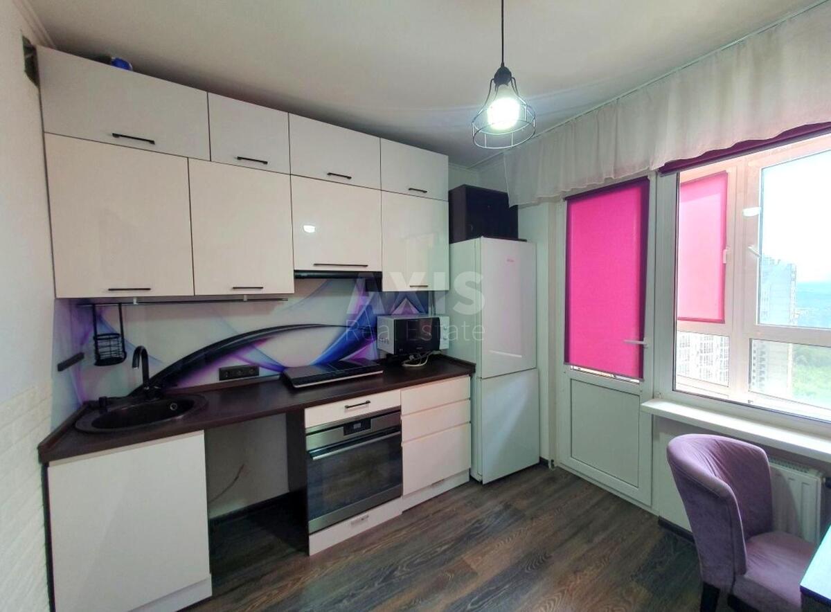 1k apartment vul. Rusovoi' Sofii' 1Б