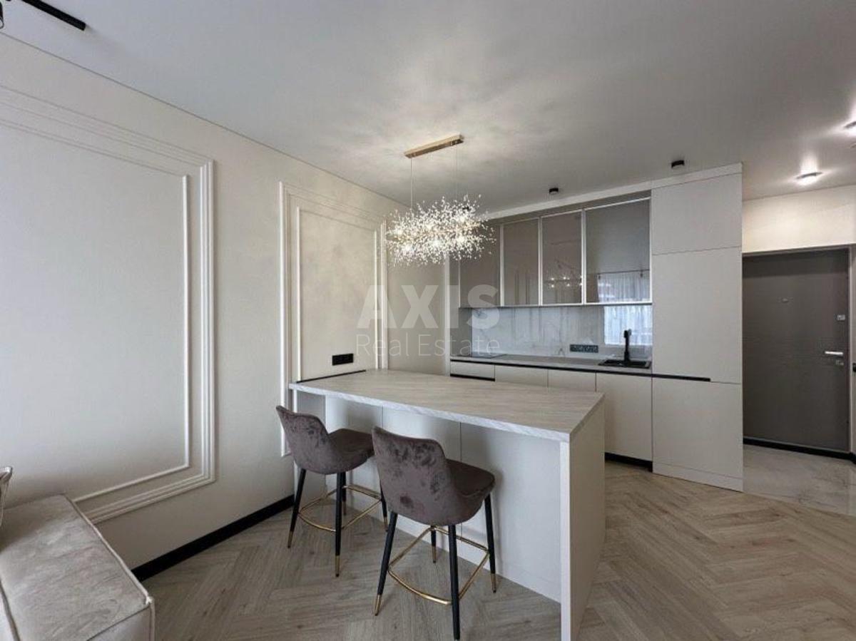 1k apartment nab. Dniprovs'ka 150