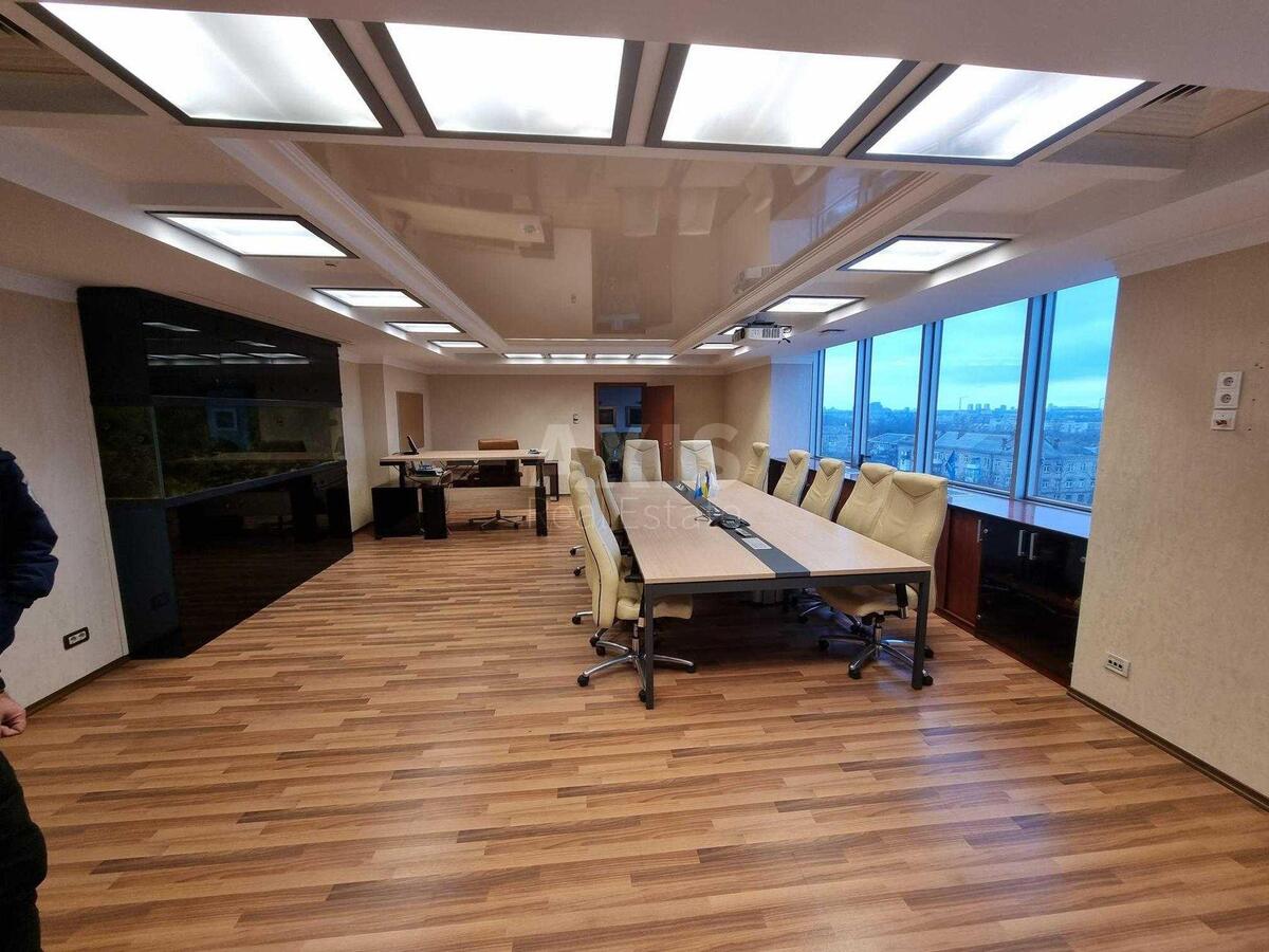 Office vul. Degtjarivs'ka 53, 400m26