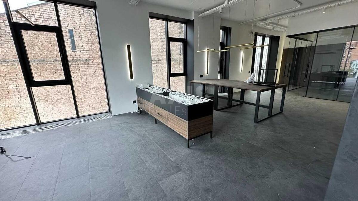 4k apartment vul. Bul'varno-Kudrjavs'ka 216