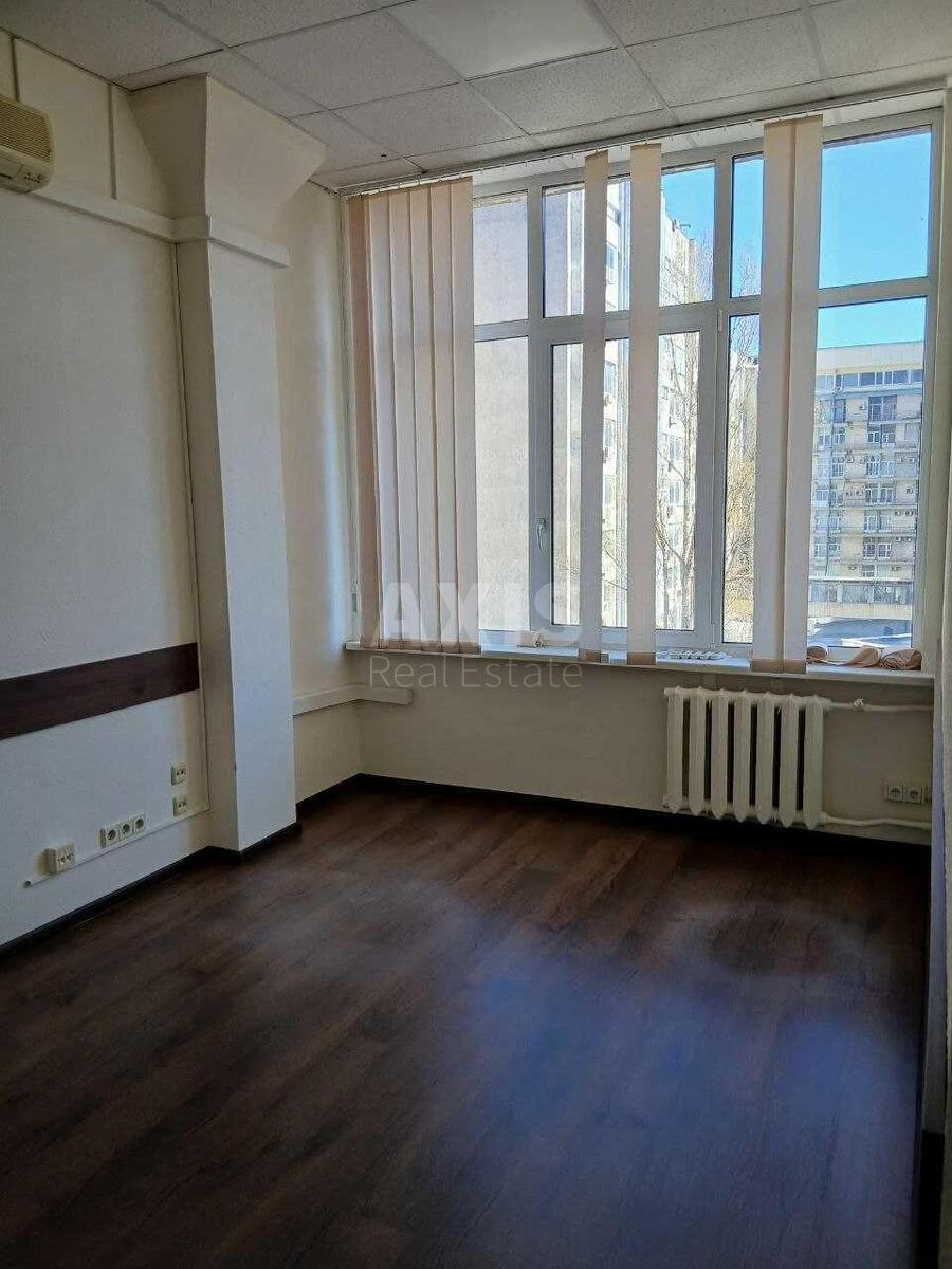 Офис ул. Кутузова 18/7, 121м25
