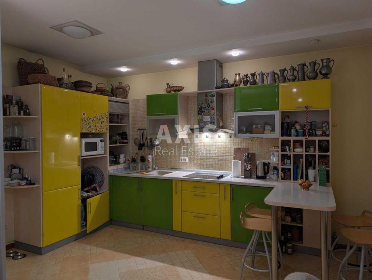 2k apartment vul. Dmytrivs'ka 696