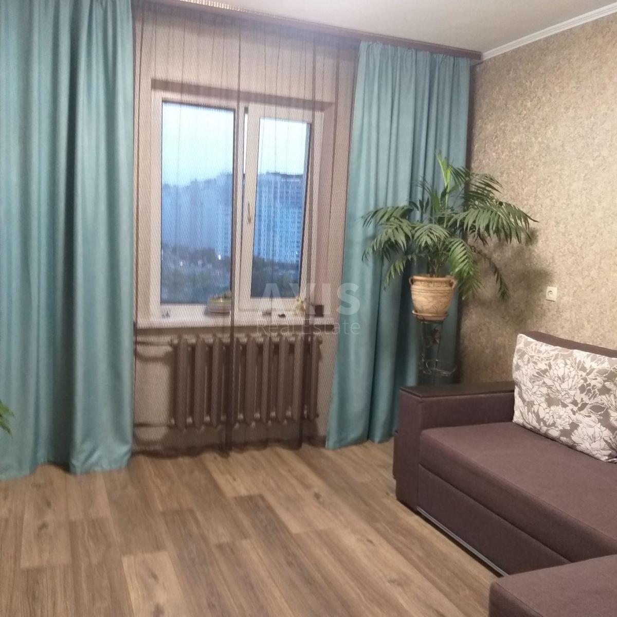 3k apartment vul. Sribnokil's'ka 87