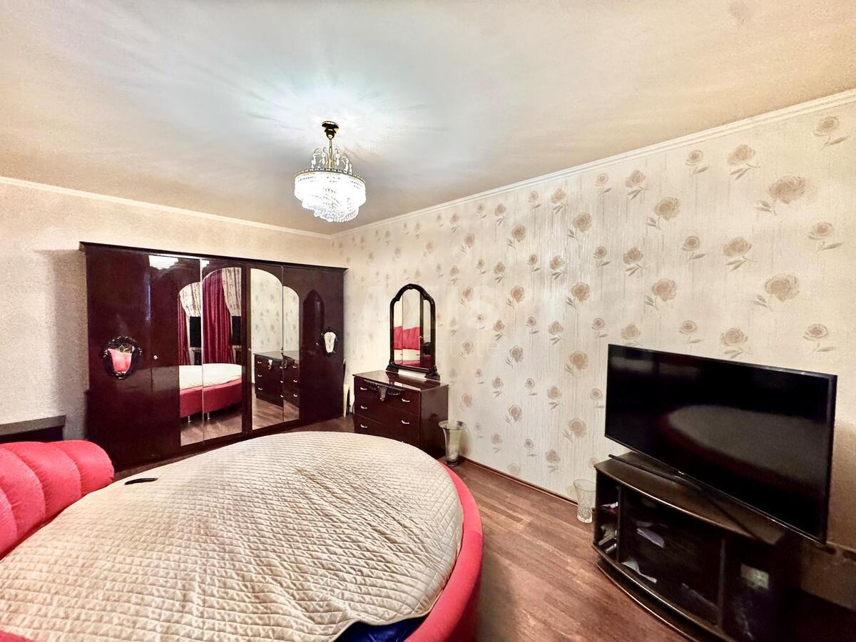 3к квартира ул. Ахматовой Анны 15615037